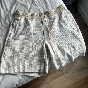 Lululemon Athletica At ease shorts 7”